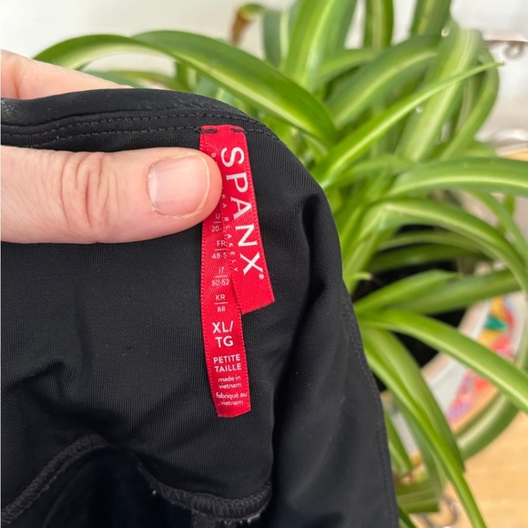 SPANXshape™ Faux Leather Leggings Women’s Size XL - Picture 3 of 5